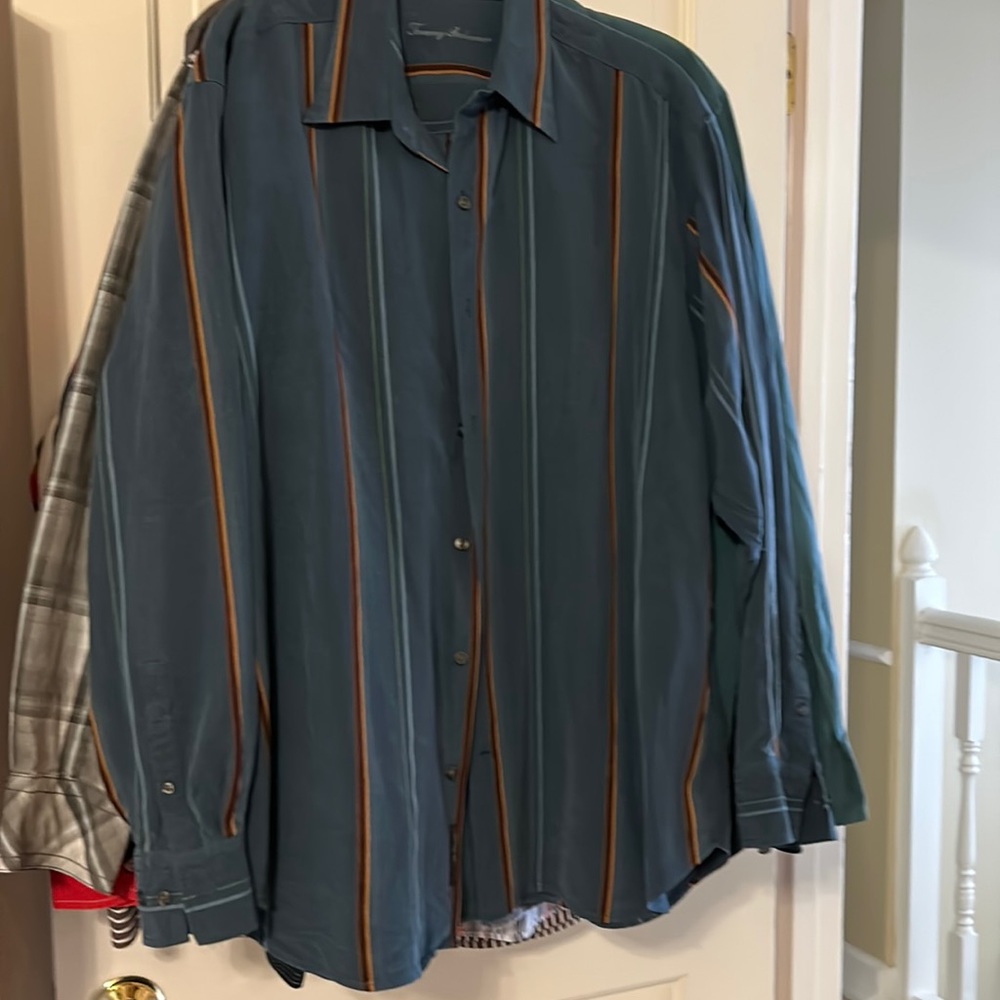 NWOT,XL,TOMMY BAHAMA LONG SLEEVE BUTTON DOWN SILK SHIRT. Teal with pinstripes